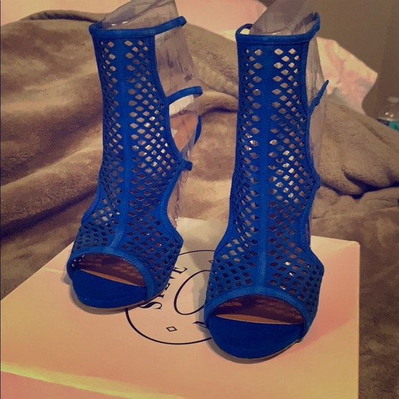 Women Heels - Picture 1 of 4